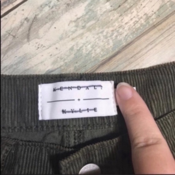 NWT Kendall & Kylie Green Corduroy Short - Picture 2 of 4